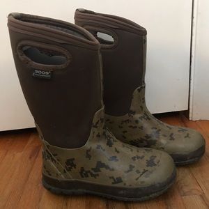 Bogs snow boots size 2